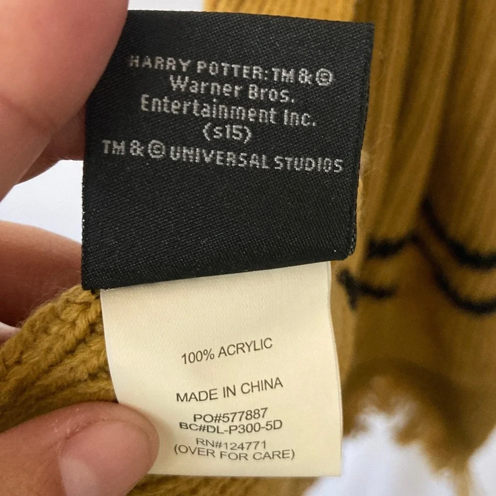 Universal Studios Wizarding World of Harry Potter Hufflepuff‎ Scarf Yellow Black